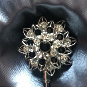 Argento SC Handbag Hanger With Crystalized Swarovski Elements Floral Silver Gift